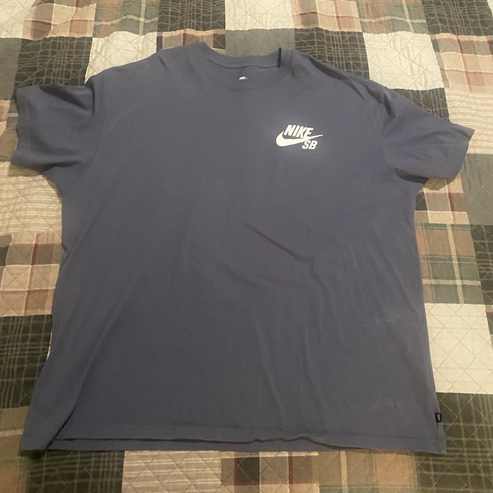 Men’s Nike SB shirt